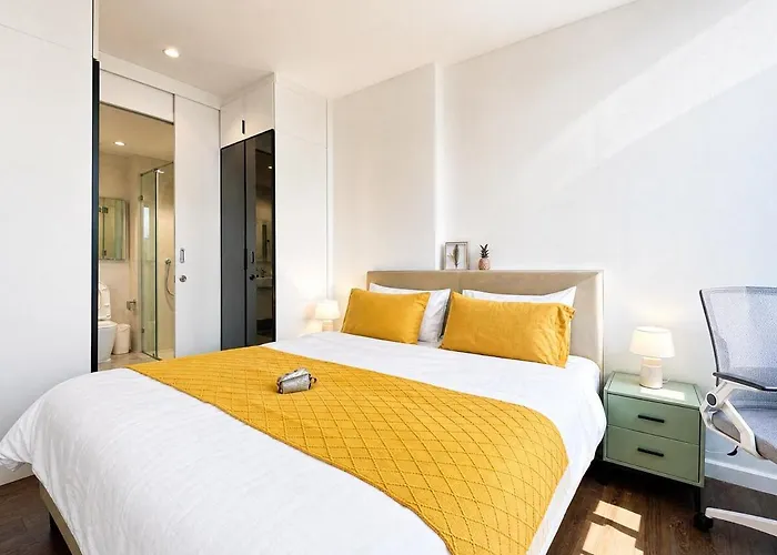 Luxury & Bright 1br - Infinity Pool Sathorn Apartment
